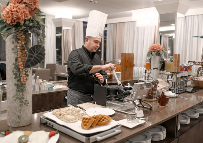 media.staff-buffet-litoraneosuitehotel