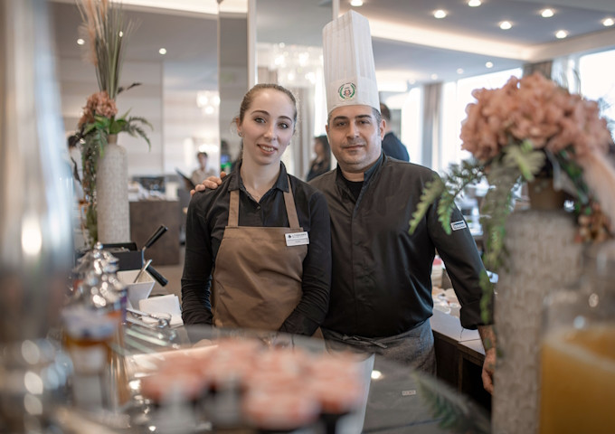 media.staff2-litoraneosuitehotel