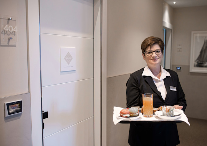 media.staff3-litoraneosuitehotel